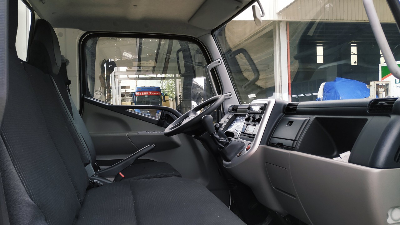 Genesis 2019 - Xe tải Mitsubishi Fuso Canter 4.99 - Thùng đông lạnh - 2019 - hỗ trợ bà mua trả góp