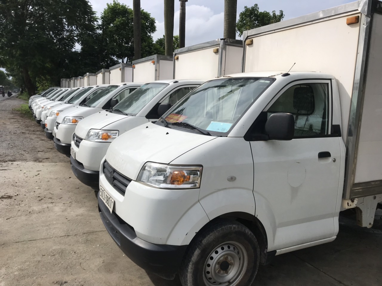 Suzuki Carry 2016 - Bán Suzuki đầu to đời 2016, nhập khẩu Indonesia, thùng kín, xe chạy ít