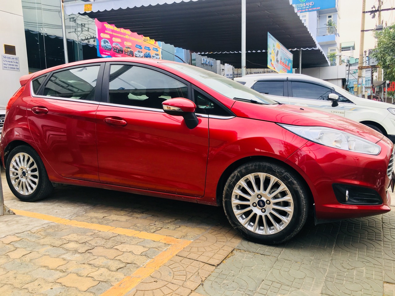 Ford Fiesta Sport 2014 - Bán Ford Fiesta Sport đời 2014, màu đỏ, hỗ trợ vay 75%