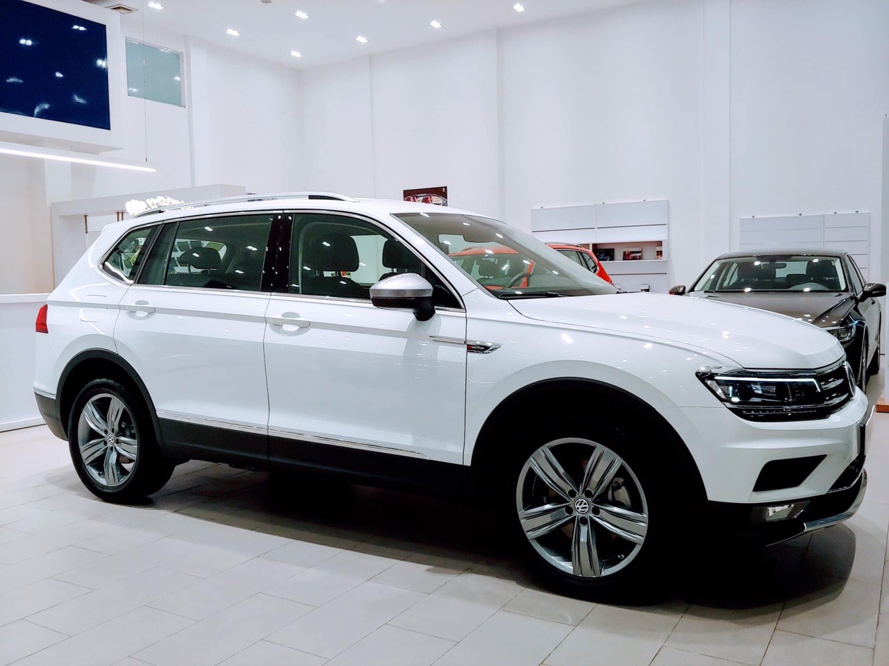 Volkswagen Tiguan 2019 - Bán Volkswagen Tiguan Allspace 2019, màu trắng