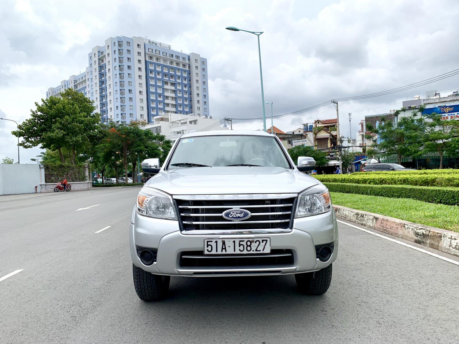 Ford Everest 2012 - Everest Limited nhập Thái 2012 loại máy xăng, 5 chỗ hàng hiếm hai cầu số sàn 5