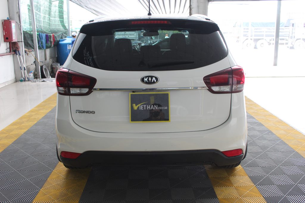 Kia Rondo GAT   2017 - Cần bán xe Kia Rondo GAT 2.0AT 2017, màu trắng, giá cạnh tranh