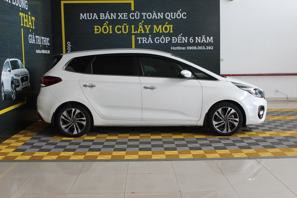 Kia Rondo GAT   2017 - Cần bán xe Kia Rondo GAT 2.0AT 2017, màu trắng, giá cạnh tranh