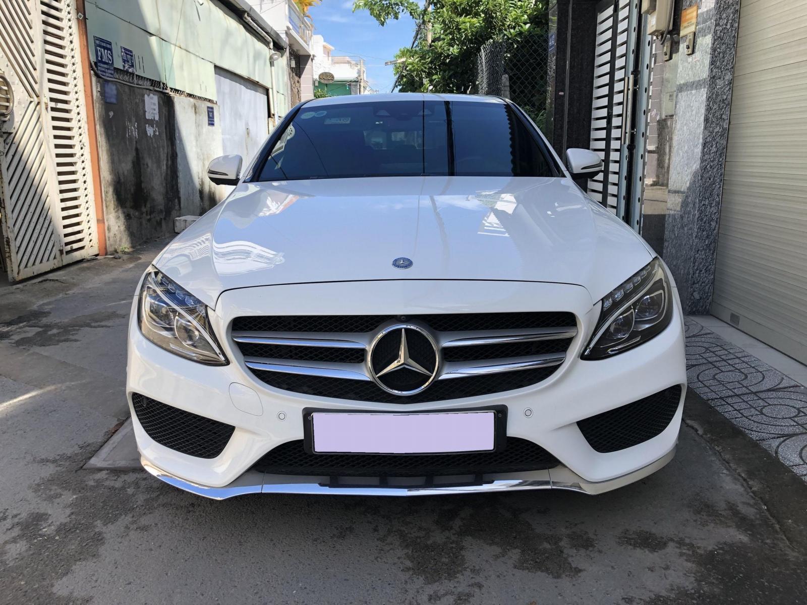 Mercedes-Benz C300 AMG 2018 - Cần bán lại xe Mercedes C300 AMG đời 2018, màu trắng, xe nhập