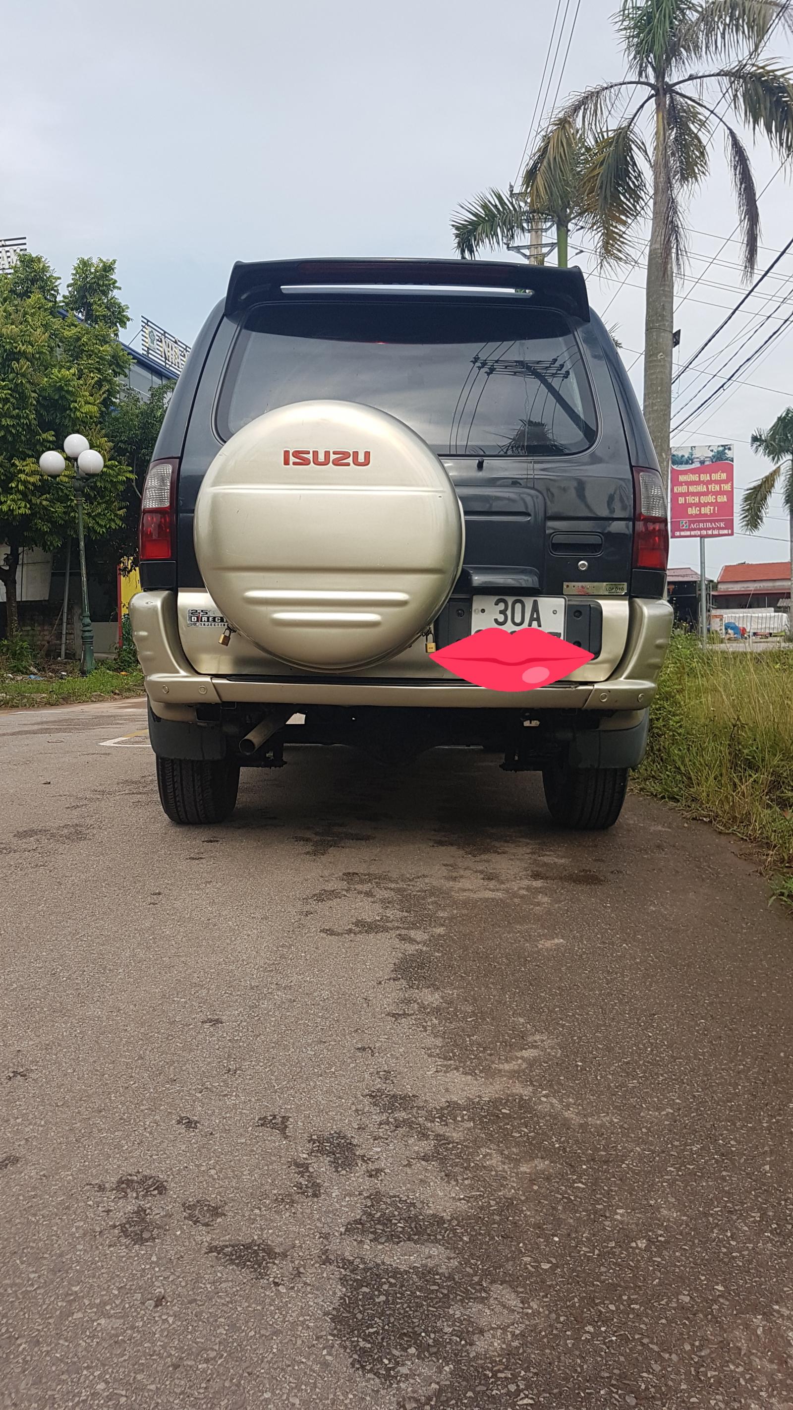 Isuzu Hi lander 2004 - Bán ô tô Isuzu Hi Lander xe gia đình đang đi đăng ký lần đầu 2004, màu đen 175 triệu đồng