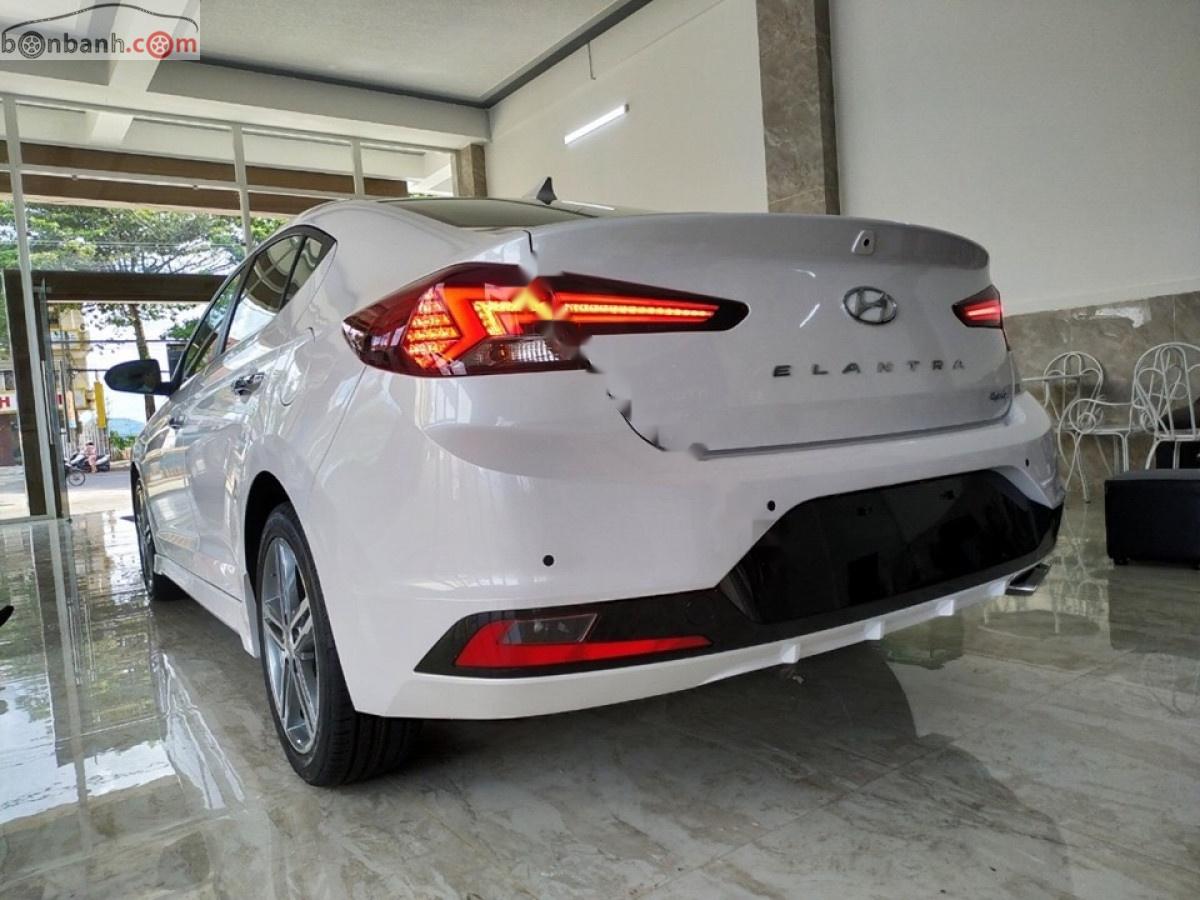 Hyundai Elantra   2019 - Cần bán xe Hyundai Elantra năm 2019, màu trắng