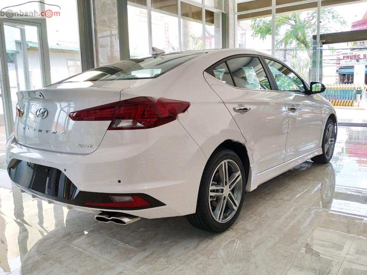 Hyundai Elantra   2019 - Cần bán xe Hyundai Elantra năm 2019, màu trắng