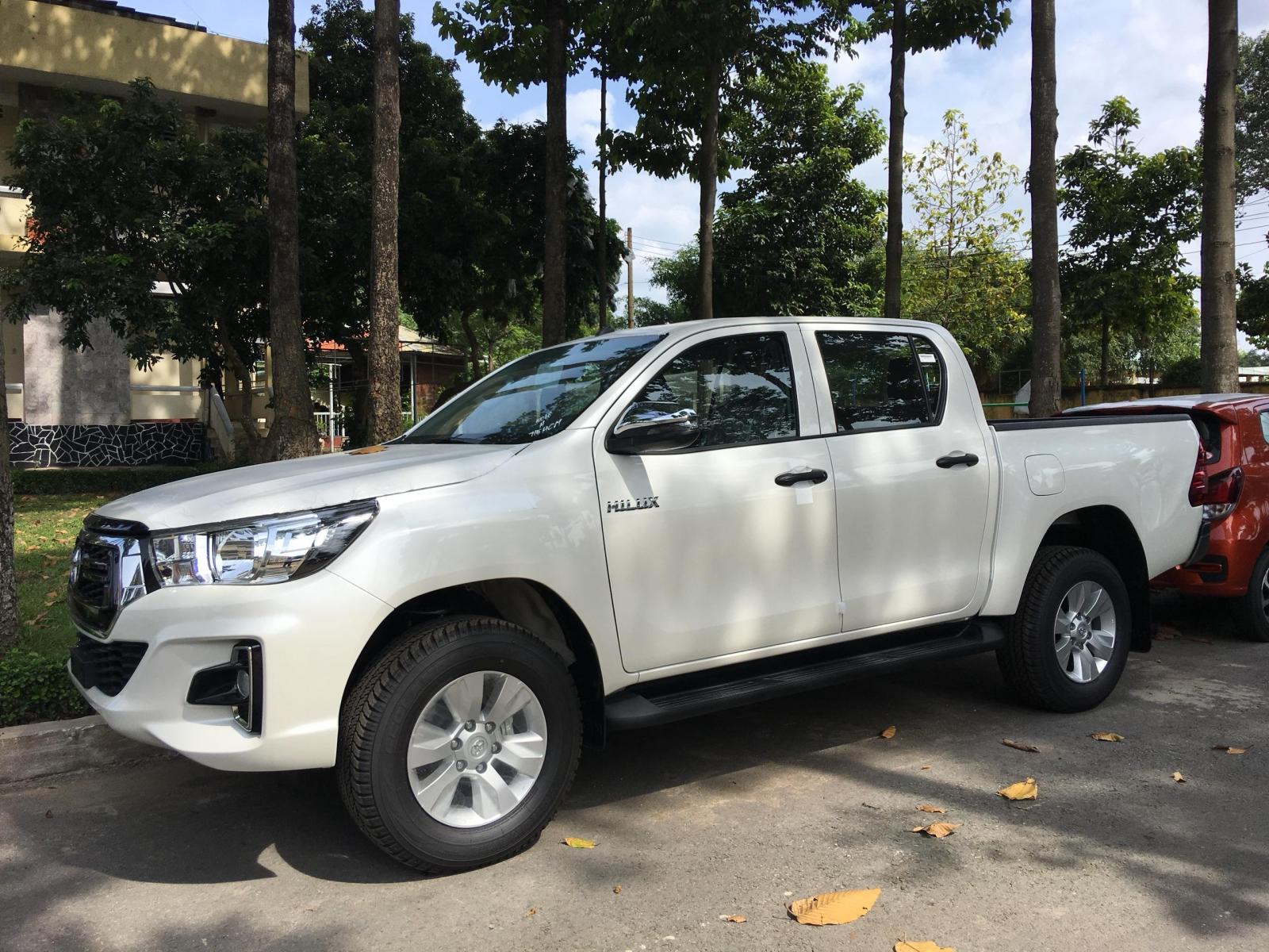 Toyota Hilux 2019 - Bán Hilux E dầu 662tr, hỗ trợ vay 80% xe