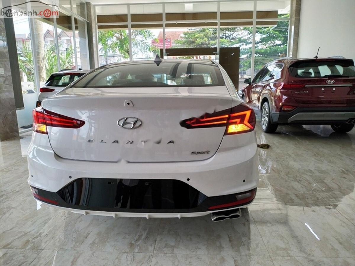 Hyundai Elantra   2019 - Cần bán xe Hyundai Elantra năm 2019, màu trắng