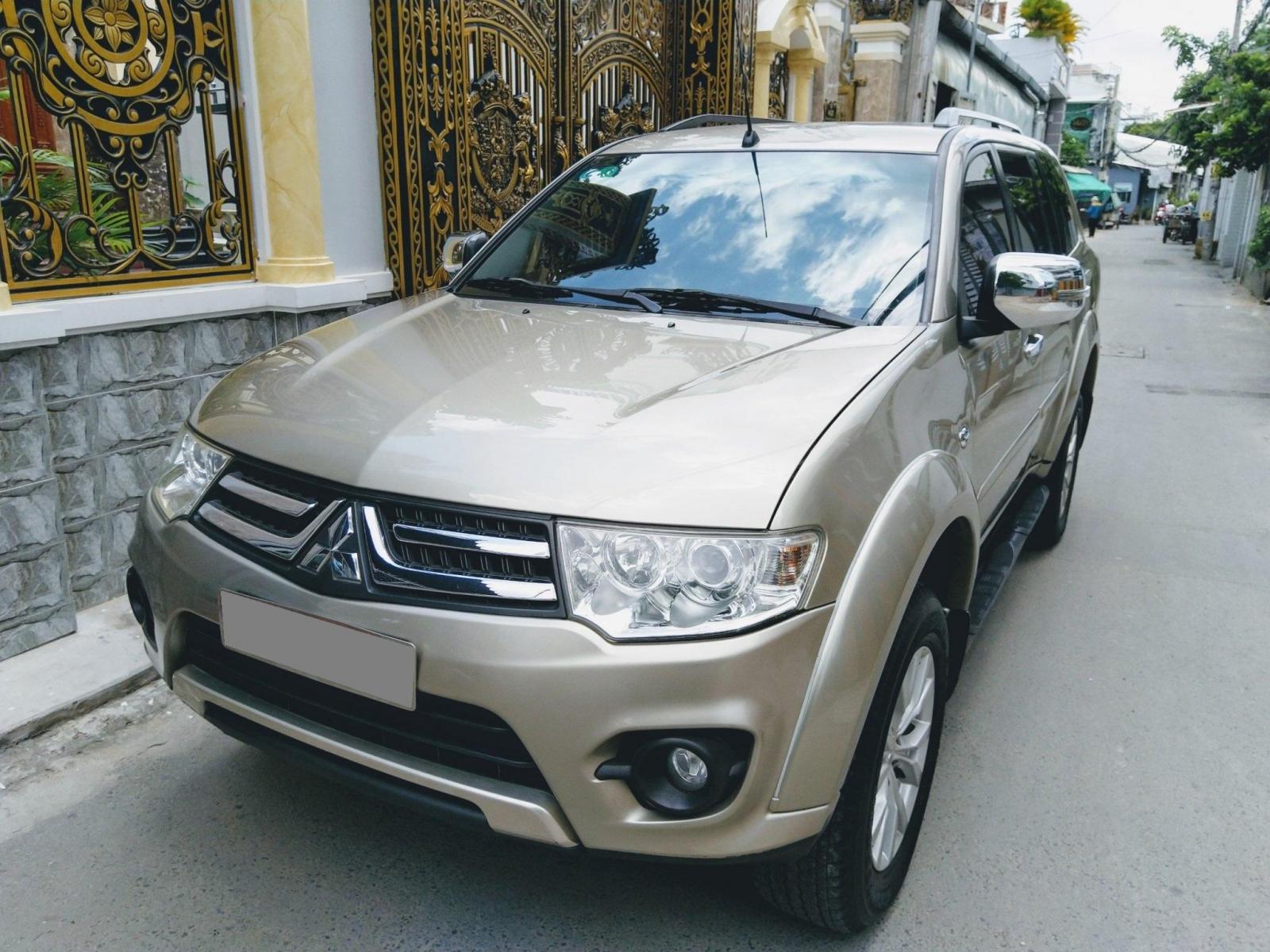 Mitsubishi Pajero Sport 2016 - Cần bán Mitsubishi Pajero 2016 tự động vàng hoàng kim cực đẹp