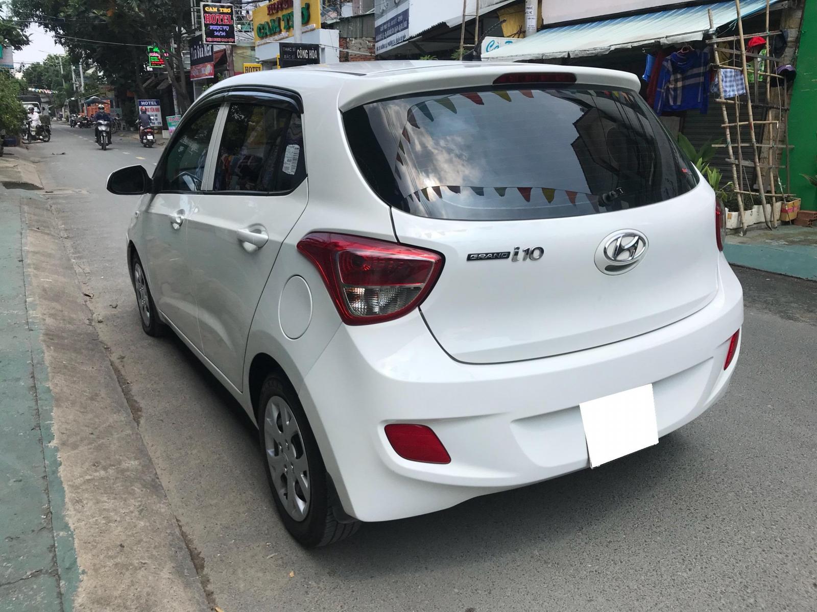 Hyundai i10 2017 - Bán Hyundai i10 đời 2017, màu trắng, số sàn