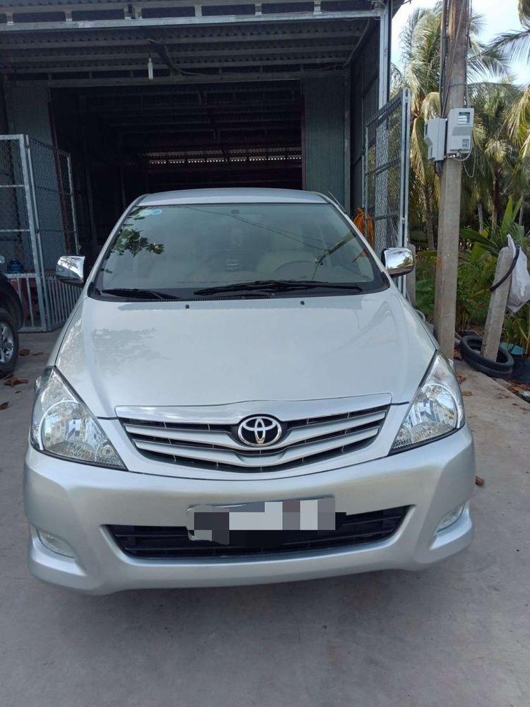 Toyota Innova 2010 - Gia đình bán xe Toyota Innova G đời 2010, màu bạc