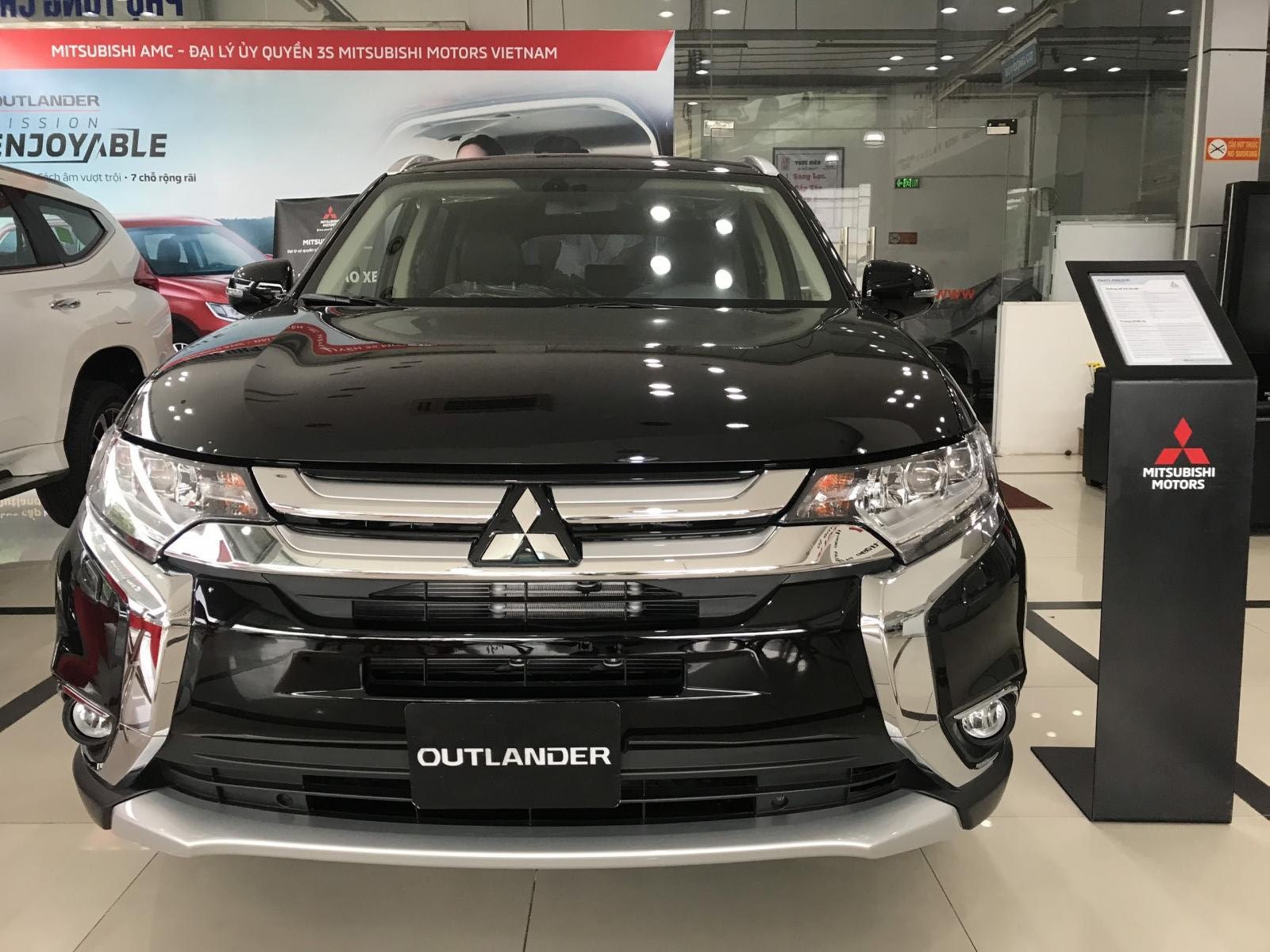 Mitsubishi Outlander Sport 2019 - Bán Mitsubishi Outlander 2.0 Premium sản xuất 2019