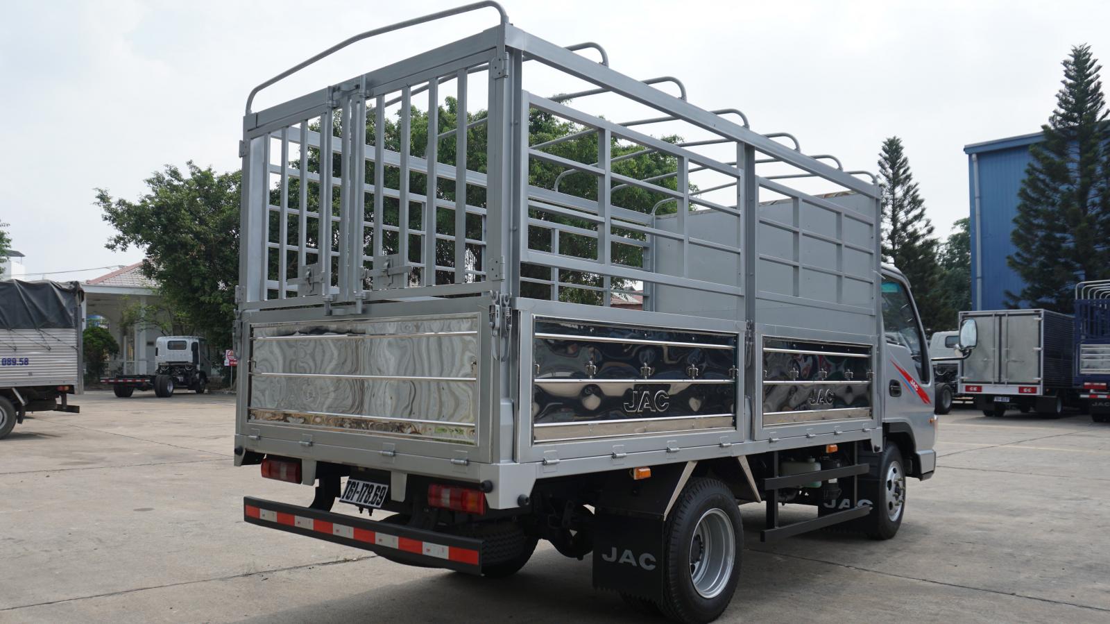 Xe tải 1,5 tấn - dưới 2,5 tấn L250 2019 - Xe tải JAC 2t4 máy Isuzu thùng bạt dài 4m4, trả góp 80%