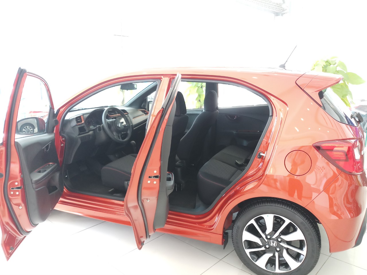 Honda Brio OP1 2019 - Honda Mỹ Đình bán Honda Brio OP1 màu cam nóc đen năm 2019 nhập khẩu, giá tốt. LH: 0964 0999 26 