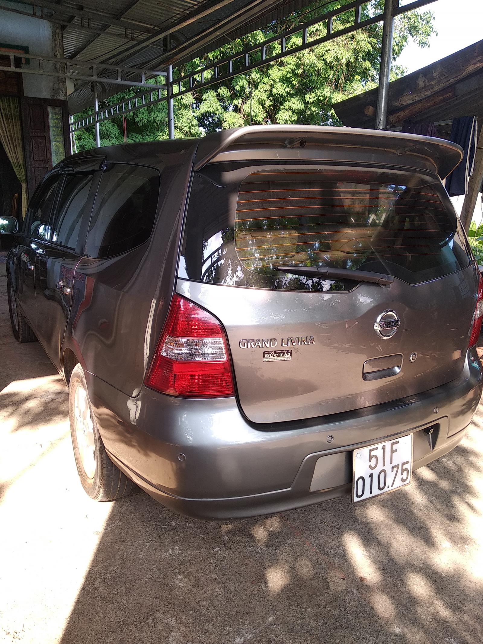 Nissan Grand livina 2010 - Bán xe 7 chỗ Nissan Livina 1.8AT đời cuối 2010, số tự động, 310 triệu. Bao rút hồ sơ sang tên đầy đủ