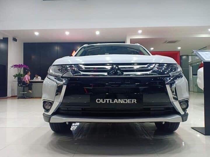 Mitsubishi Outlander 2019 - Xe Outlander 2.0 bản full năm 2019, màu trắng, ưu đãi