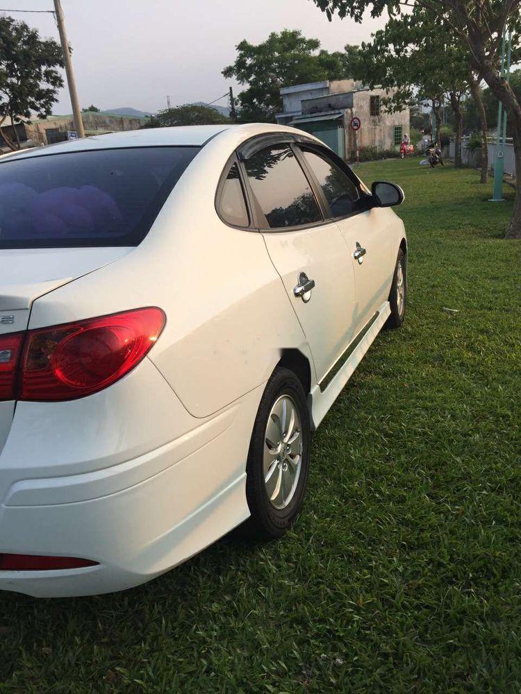 Hyundai Avante 2011 - Bán xe Hyundai Avante đời 2011, màu trắng số sàn