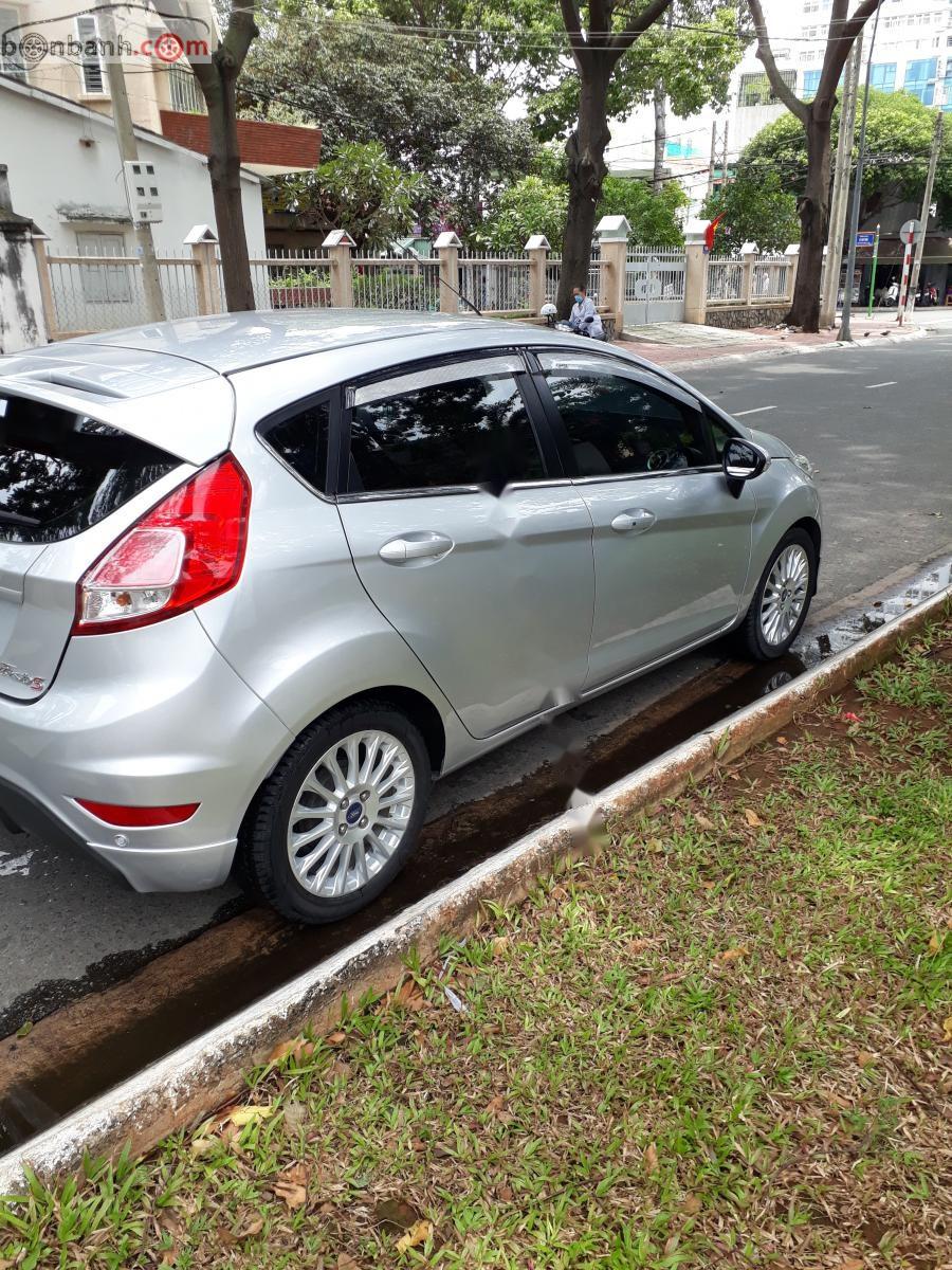 Ford Fiesta 2014 - Cần bán gấp Ford Fiesta năm 2014, màu bạc, 382 triệu