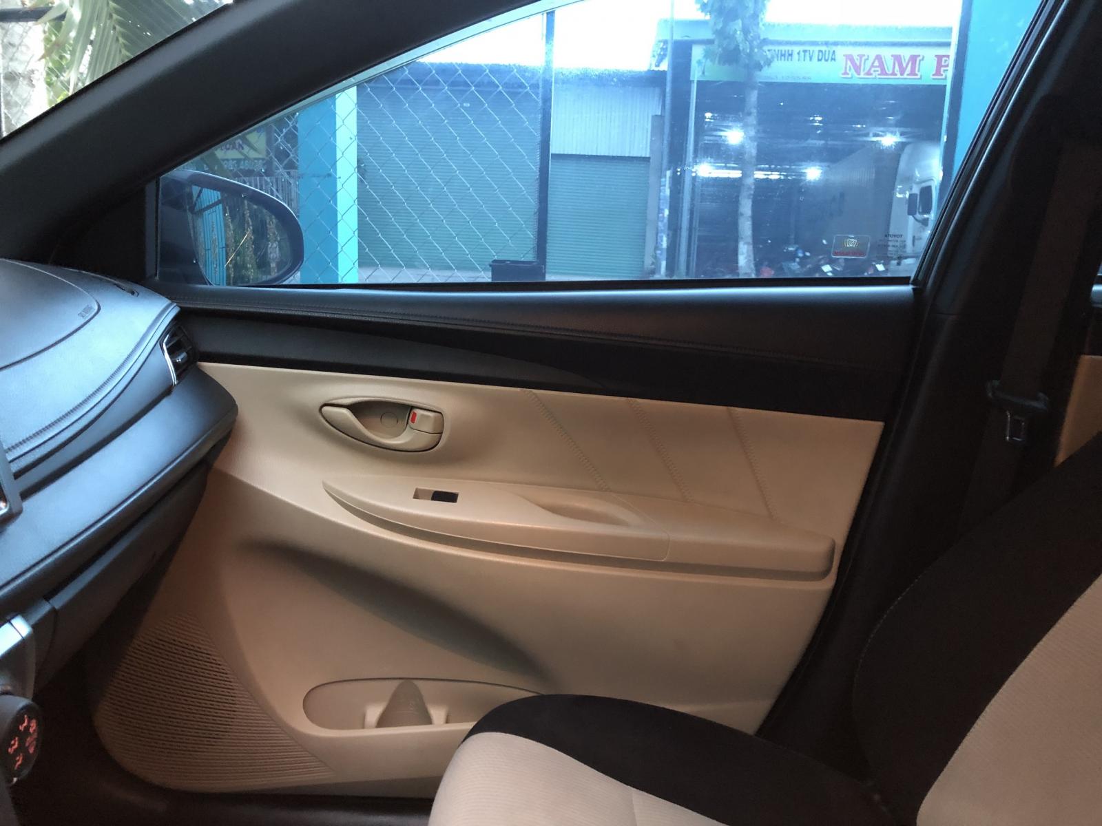 Toyota Yaris 2014 - Gia đình bán Yaris E 2014, ngay mình đứng tên