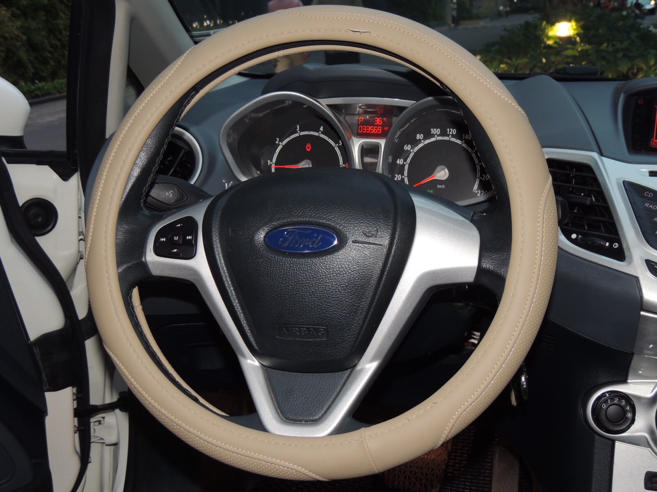 Ford Fiesta 2011 - Cần bán xe Ford Fiesta S 2011, màu trắng bản full