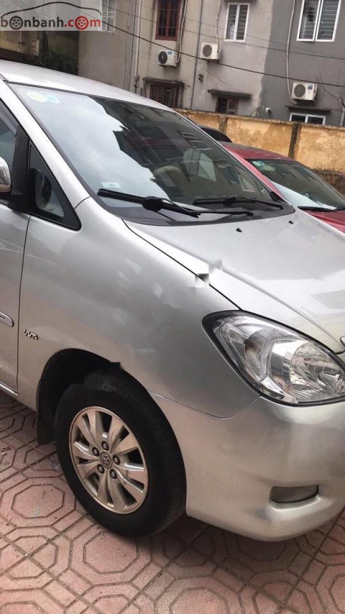 Toyota Innova G 2011 - Bán xe Toyota Innova G đời 2011, màu bạc chính chủ, giá chỉ 380 triệu