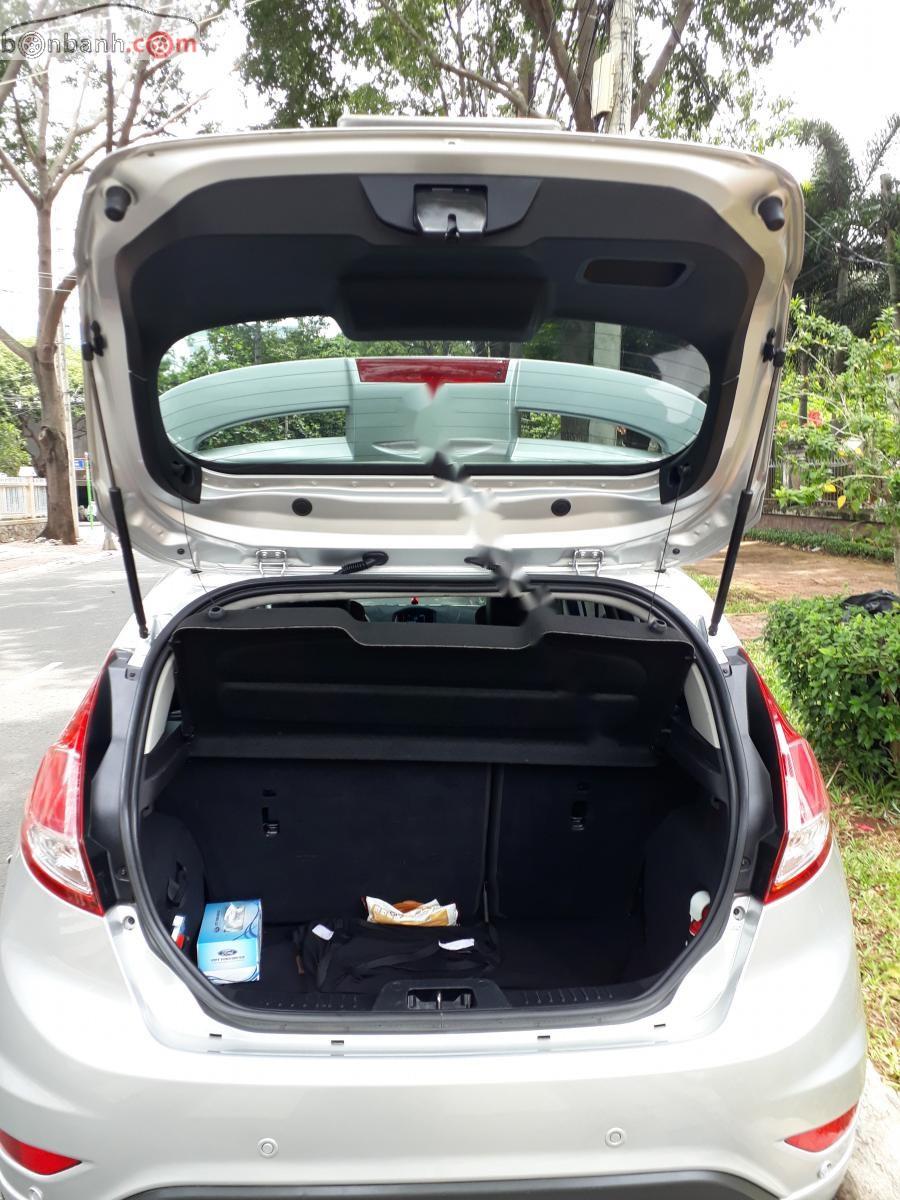 Ford Fiesta 2014 - Cần bán gấp Ford Fiesta năm 2014, màu bạc, 382 triệu