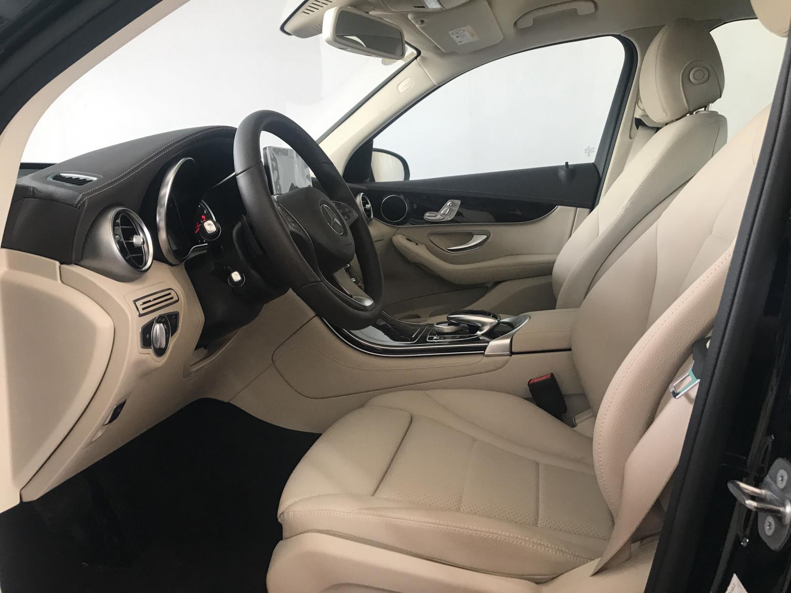 Mercedes-Benz GLC-Class 2018 - Bán GLC200 2018 xe đi cực ít, giá cực tốt