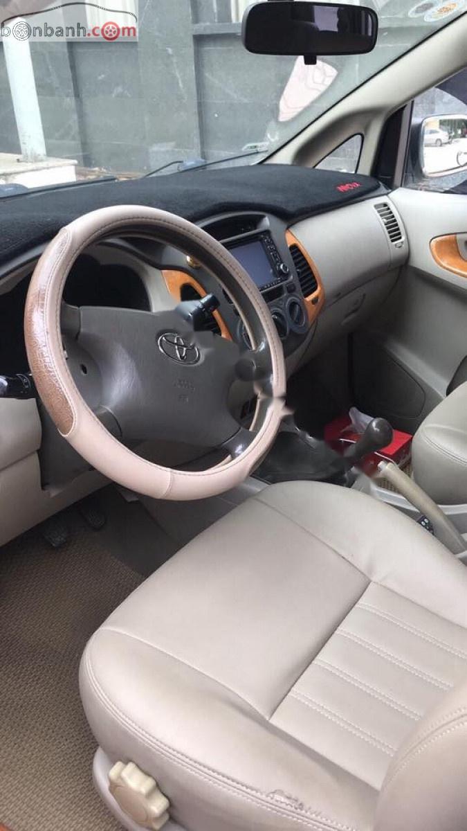 Toyota Innova G 2011 - Bán xe Toyota Innova G đời 2011, màu bạc chính chủ, giá chỉ 380 triệu