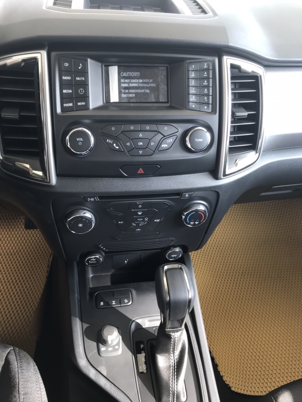 Ford Ranger 2019 - Bán Ford Ranger XLT MT 2019 màu ghi vàng giao luôn, hỗ trợ trả góp giao xe tại nhà, LH 0965423558