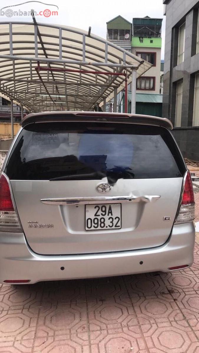 Toyota Innova G 2011 - Bán xe Toyota Innova G đời 2011, màu bạc chính chủ, giá chỉ 380 triệu