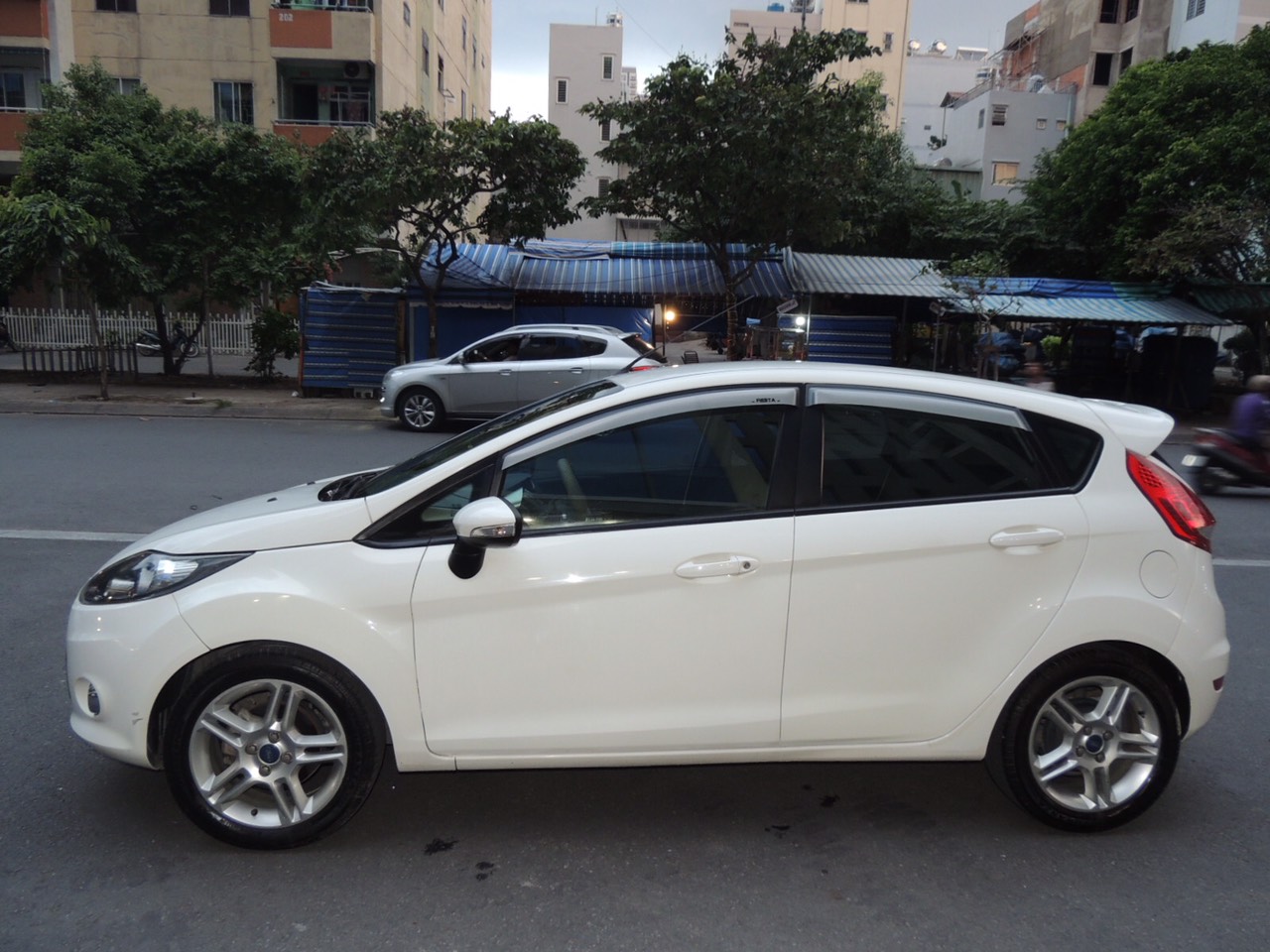 Ford Fiesta 2011 - Cần bán xe Ford Fiesta S 2011, màu trắng bản full