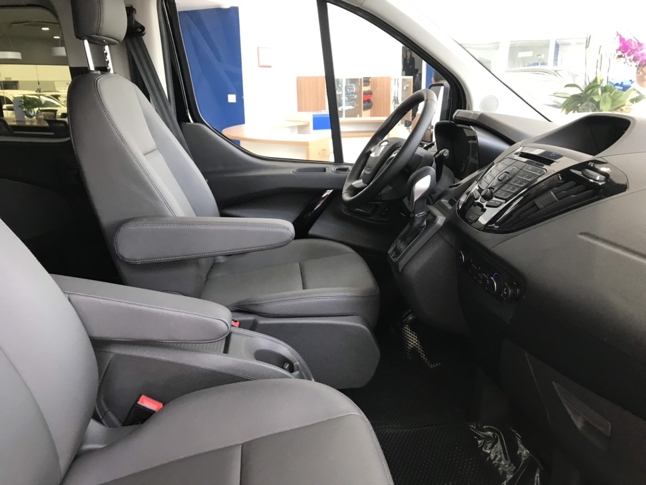 Ford Tourneo 2019 - Siêu phẩm MPV phong cách siêu sang vừa mới ra mắt, Ford Tourneo ưu đãi mạnh trong tháng 9