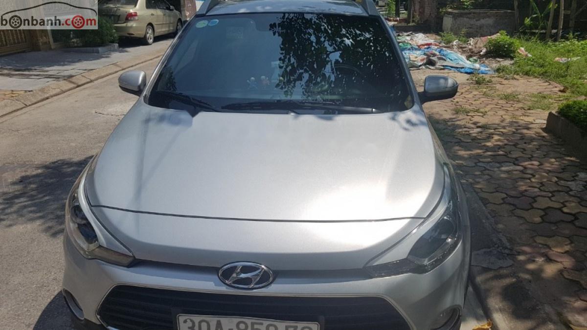 Hyundai i20 Active 2015 - Cần bán xe Hyundai i20 Active đời 2015, màu bạc, nhập khẩu chính chủ