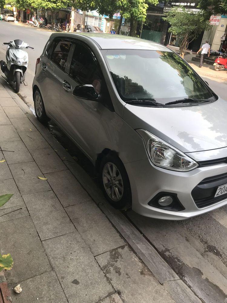 Hyundai Grand i10    2017 - Bán ô tô Hyundai Grand i10 đời 2017, màu bạc, nhập khẩu nguyên chiếc xe gia đình