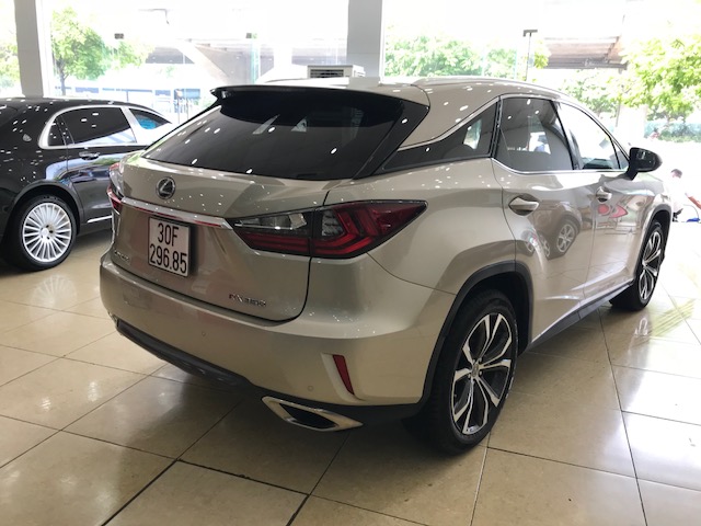 Lexus RX 350 2017 - Bán Lexus RX350 Luxury sản xuất 2017, đăng ký 2018 màu vàng cát đẹp như mới