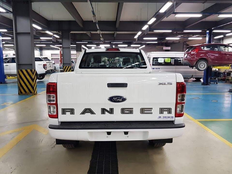 Ford Ranger XLS  AT 2019 - Bán Ford Ranger XLS 1 cầu số tự động, đủ màu giao ngay, hỗ trợ trả góp đến 85% trong 8 năm. LH: 0941921742