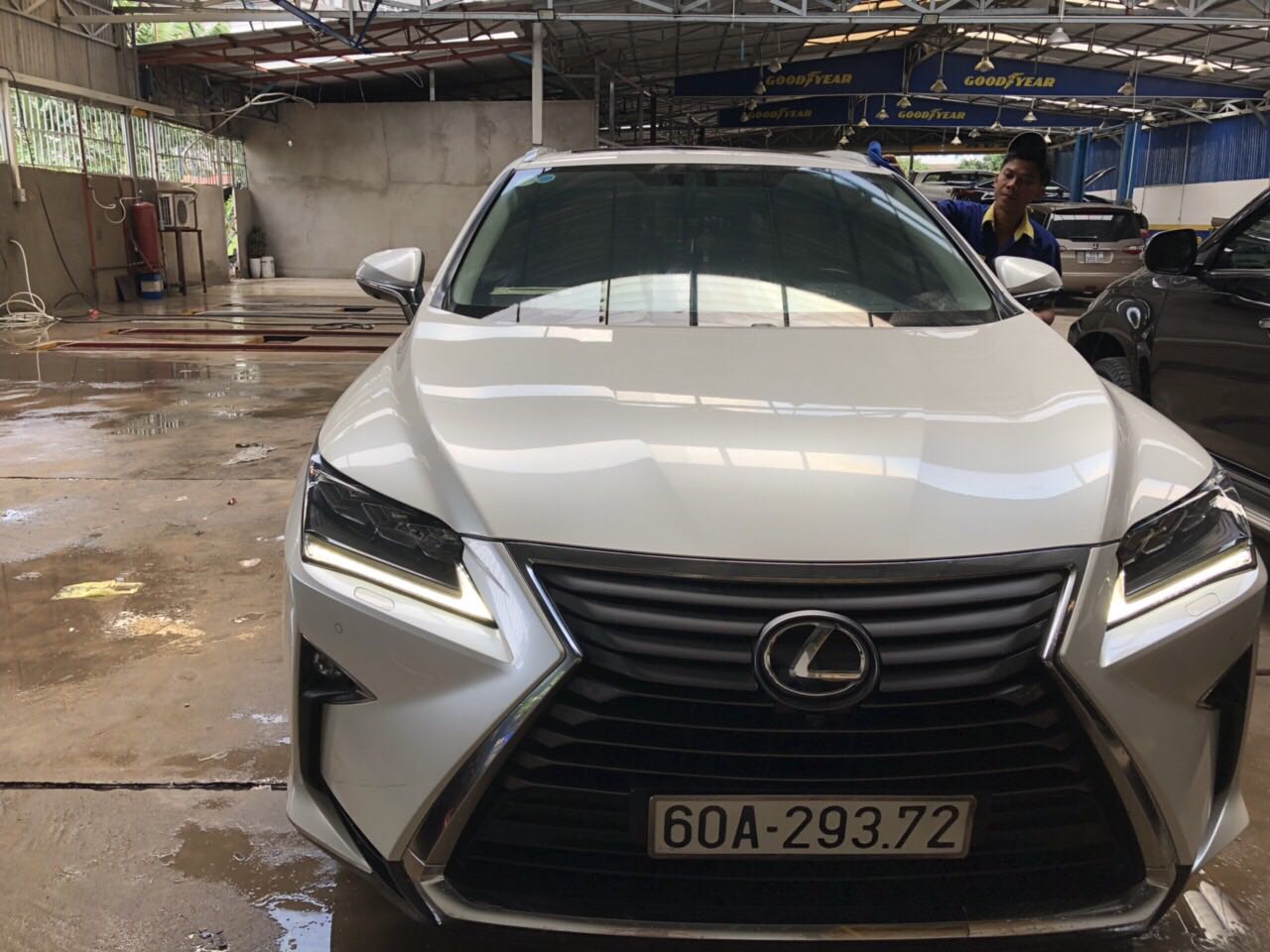 Lexus RX 350 2016 - Bán xe Lexus RX350 năm 2016, màu trắng còn mới giá tốt