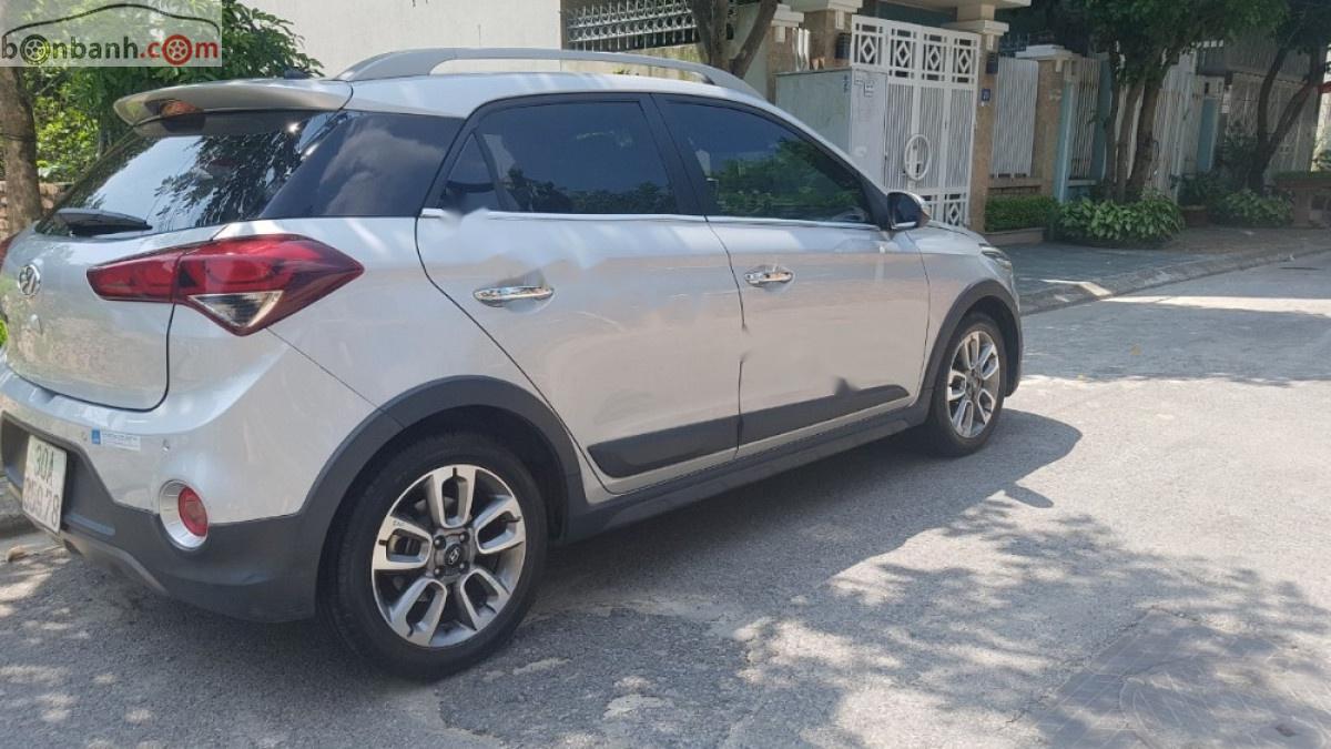 Hyundai i20 Active 2015 - Cần bán xe Hyundai i20 Active đời 2015, màu bạc, nhập khẩu chính chủ