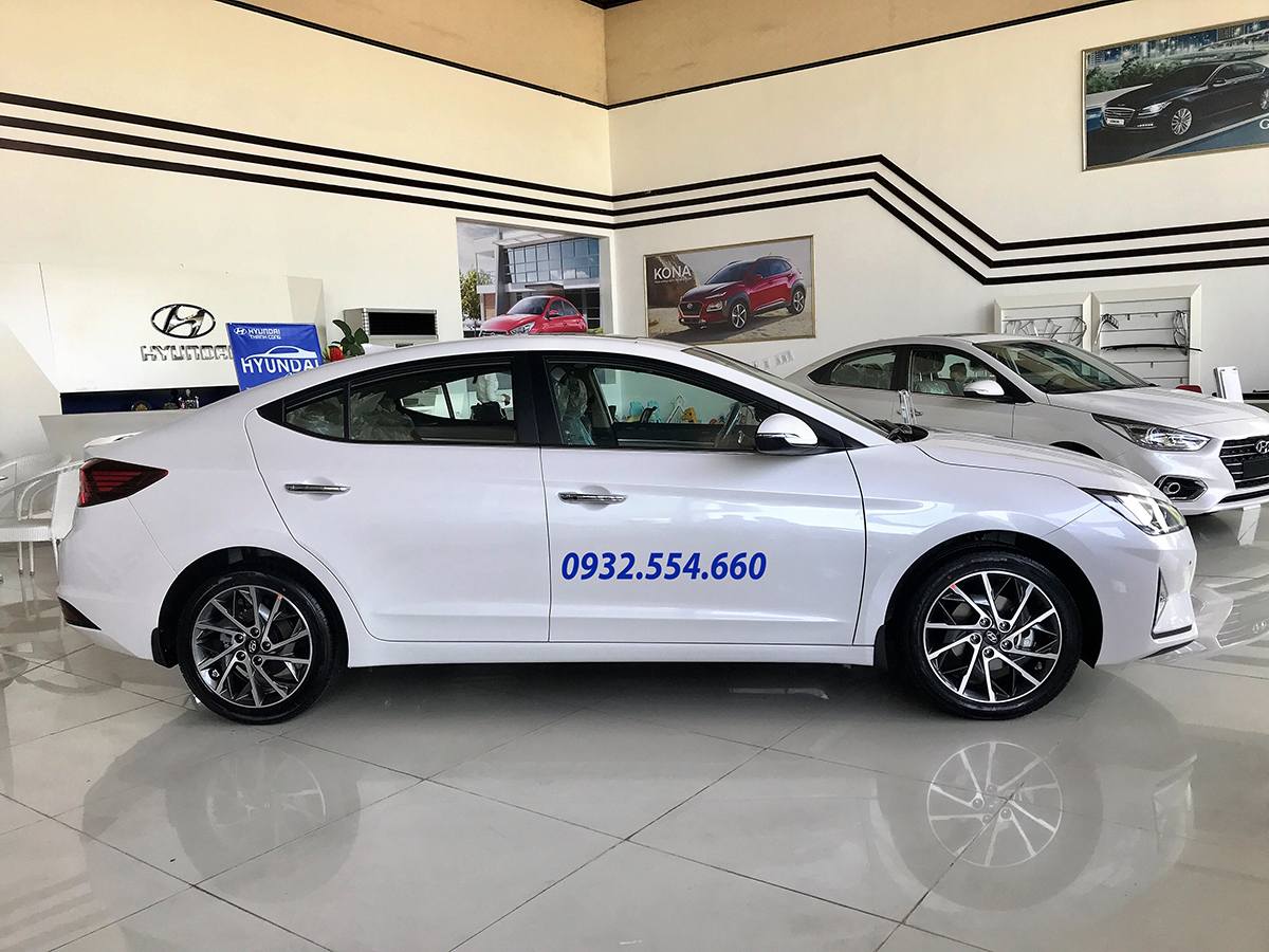 Hyundai Elantra 1.6 MT 2019 - Bán Elantra 2019 - Số sàn 559tr - Tự động 634tr – Trả trước từ 200tr. LH: 096.1023201