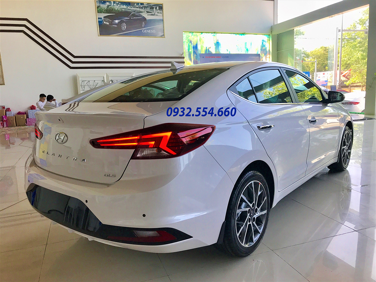 Hyundai Elantra 1.6 MT 2019 - Bán Elantra 2019 - Số sàn 559tr - Tự động 634tr – Trả trước từ 200tr. LH: 096.1023201