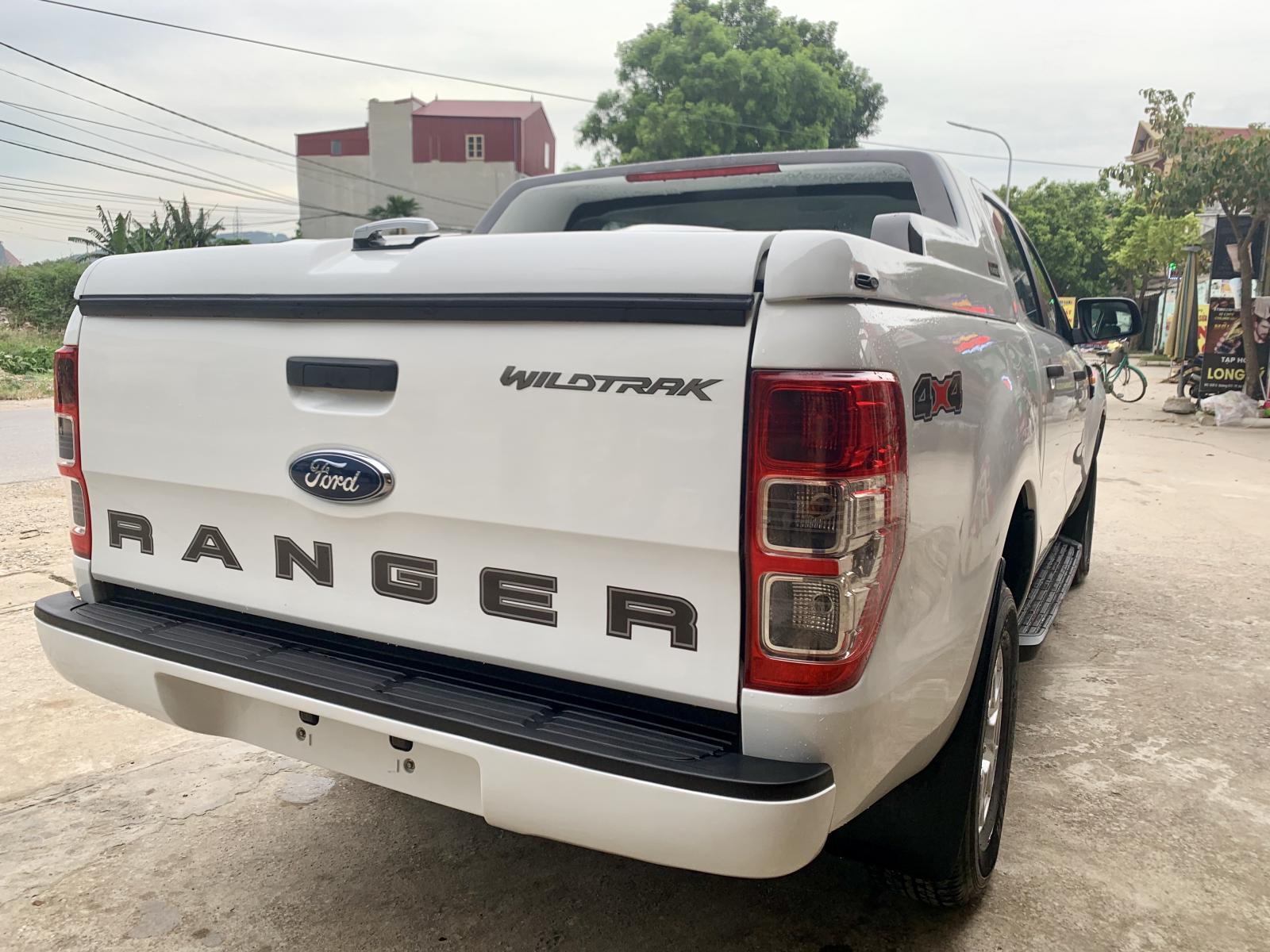 Ford Ranger 2016 - Bán Ford Ranger XLS 2.2AT sản xuất năm 2016, màu trắng, nhập khẩu nguyên chiếc