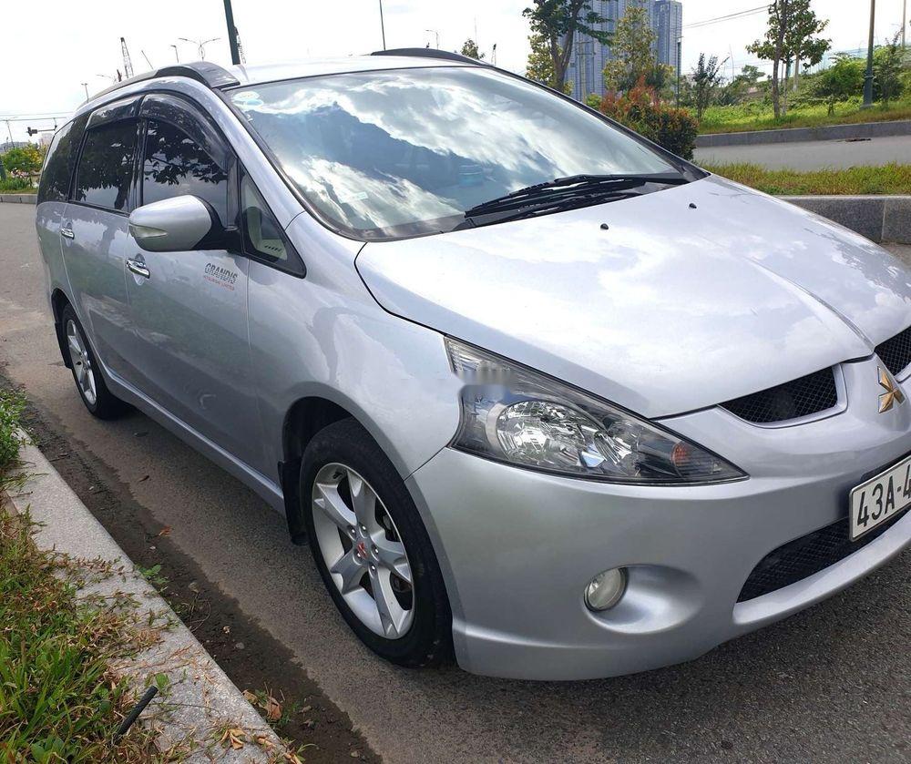 Mitsubishi Grandis 2008 - Cần bán gấp Mitsubishi Grandis sản xuất 2008, màu bạc