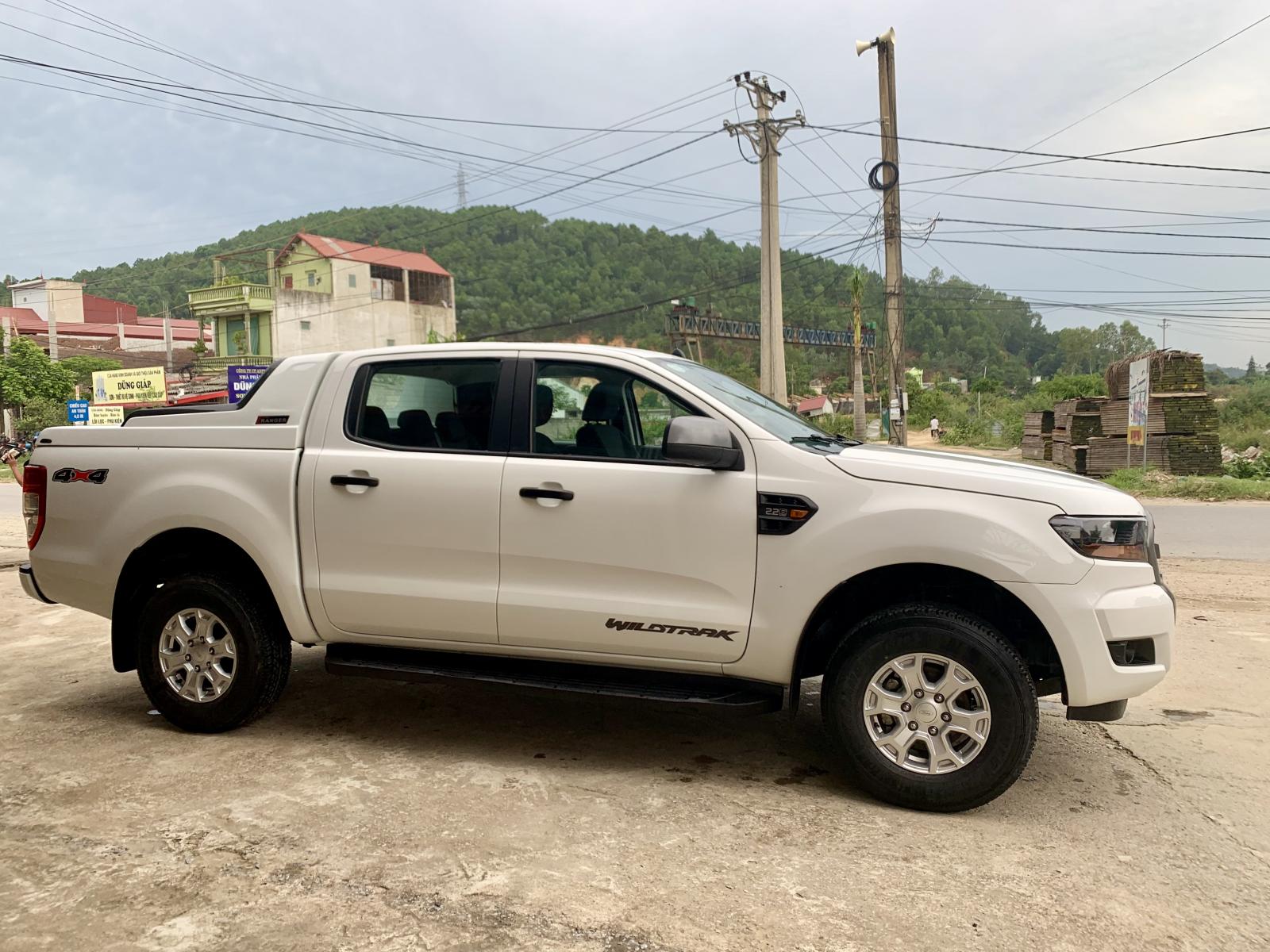 Ford Ranger 2016 - Bán Ford Ranger XLS 2.2AT sản xuất năm 2016, màu trắng, nhập khẩu nguyên chiếc