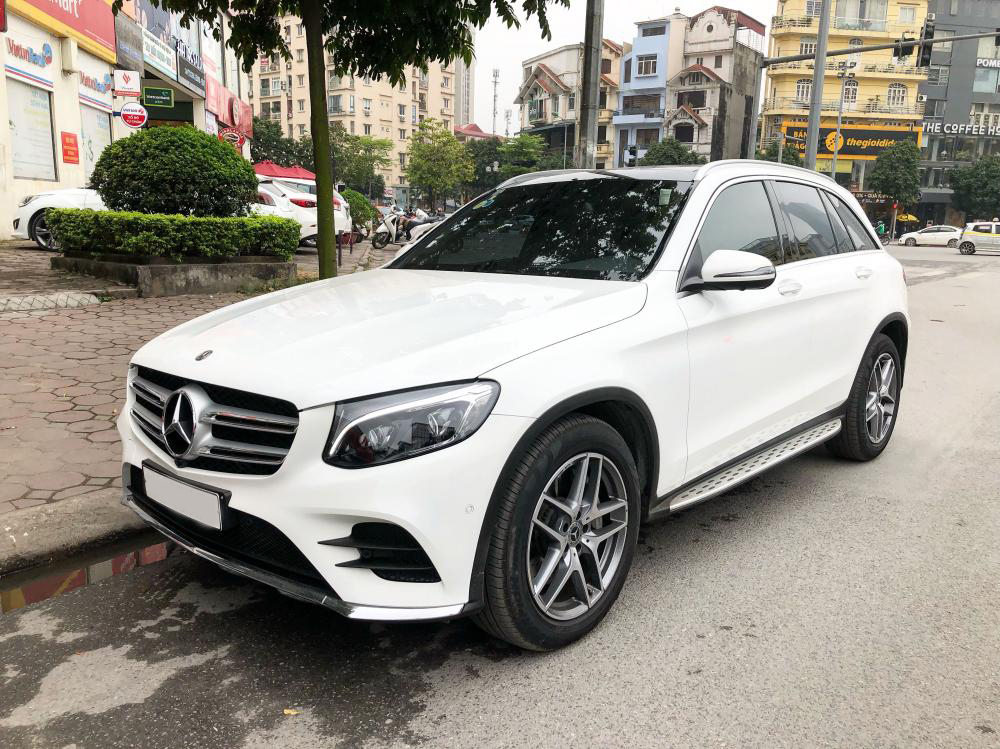 Mercedes-Benz GLC-Class GLC300 2018 - Bán xe Mercedes GLC300 4Matic có Apple Carplay hiện đại 2018. Trả trước 800 triệu nhận xe ngay