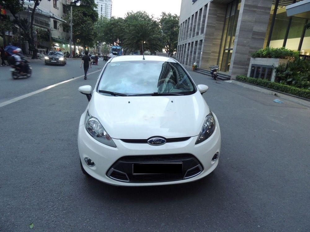 Ford Fiesta 2011 - Cần bán lại xe Ford Fiesta năm sản xuất 2011, màu trắng giá cạnh tranh