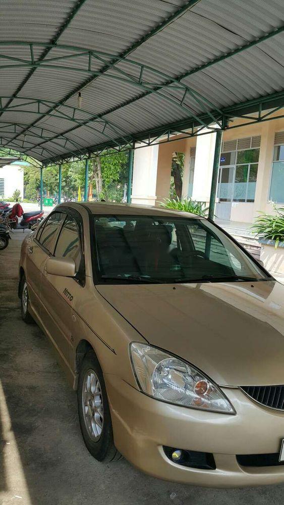 Mitsubishi Lancer 2004 - Cần bán lại xe Mitsubishi Lancer đời 2004, màu vàng xe gia đình, giá chỉ 230 triệu