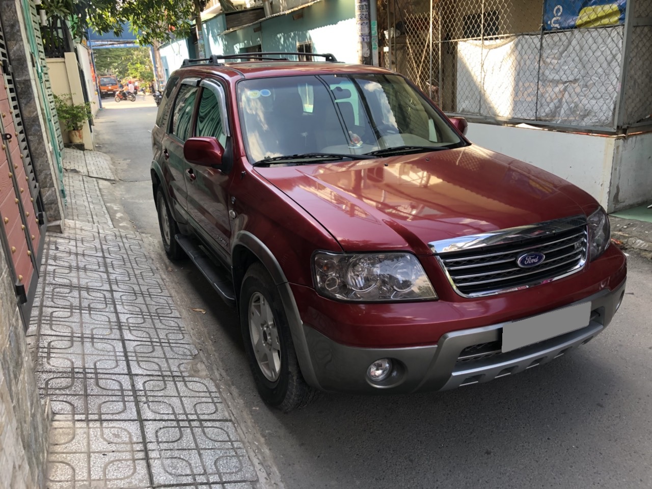 Ford Escape AT 2005 - Cần bán Ford Escape 2005 tự động màu đỏ độc nhất Sài Gòn