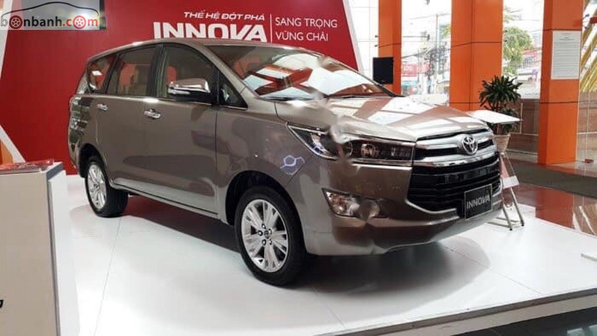 Toyota Innova 2019 - Bán Toyota Innova năm sản xuất 2019, màu xám