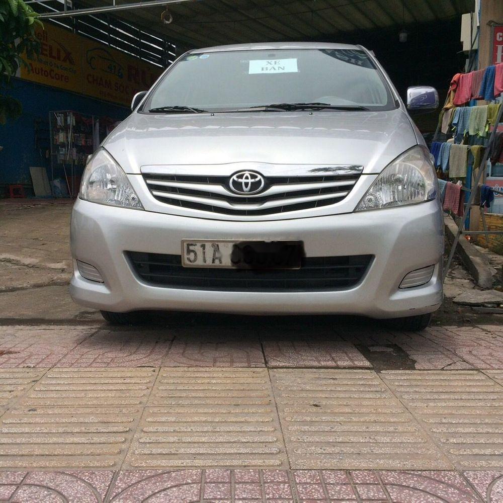 Toyota Innova G 2011 - Chính chủ bán Toyota Innova G năm sản xuất 2011, màu bạc